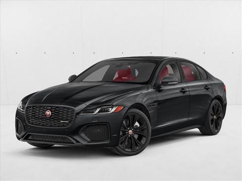 Used 2022 Jaguar XF SE image 1