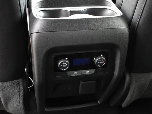 New 2026 Chevrolet Traverse LT w/ Sun and Wheel Package image 11