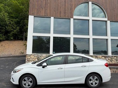Used 2017 Chevrolet Cruze LS FWD image 27