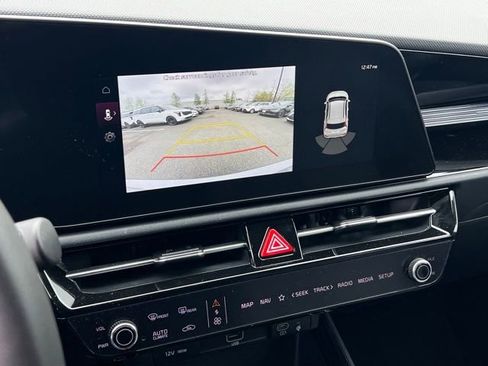 Certified 2024 Kia Niro EX FWD image 20