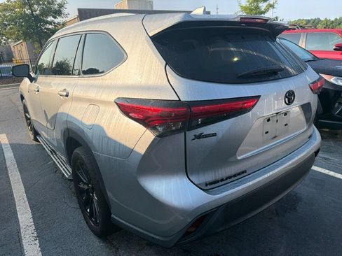Used 2021 Toyota Highlander XLE FWD image 7