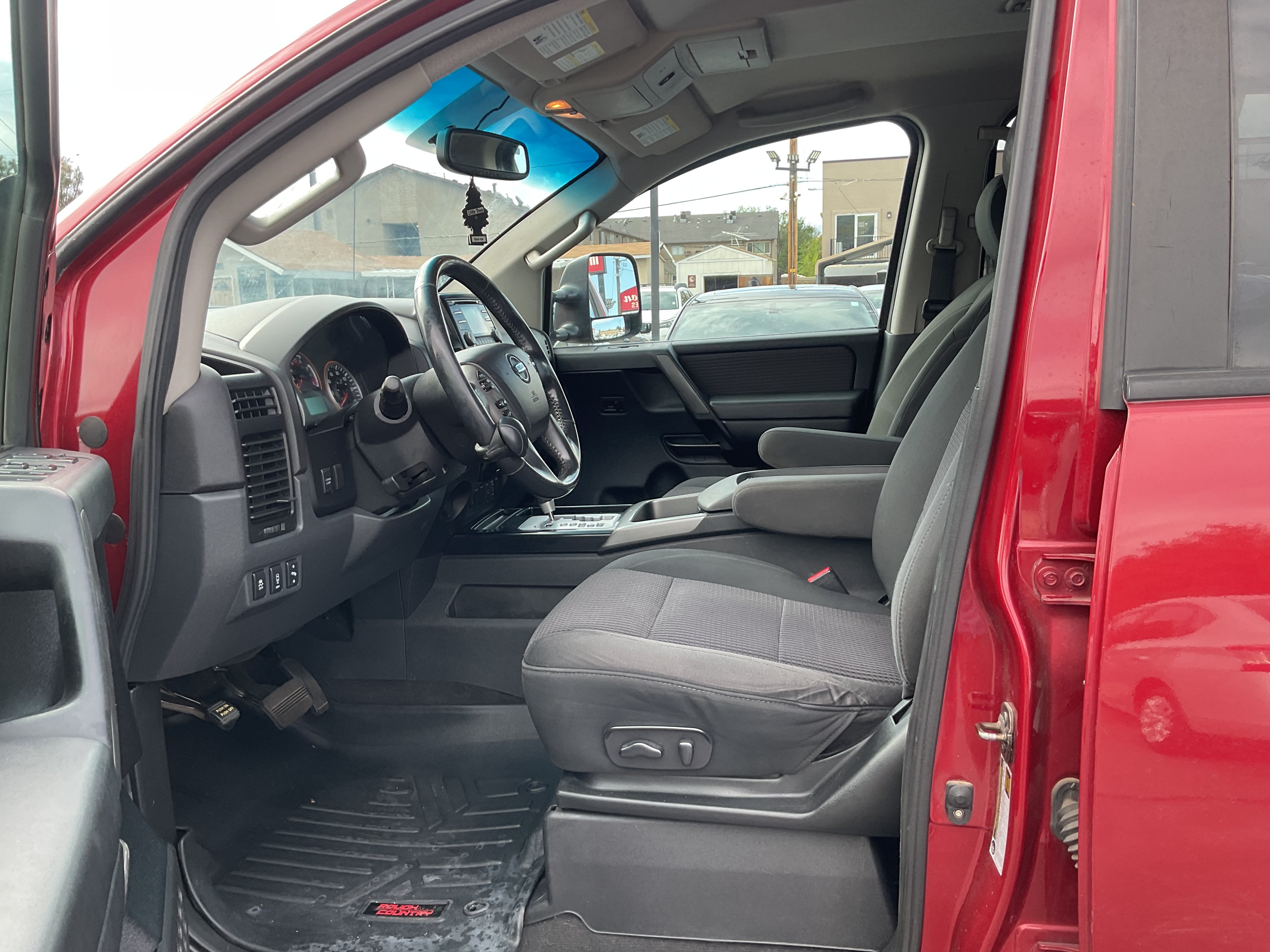 Used 2013 Nissan Titan SV w/ SV Premium Utility Pkg AWD/4WD image 9