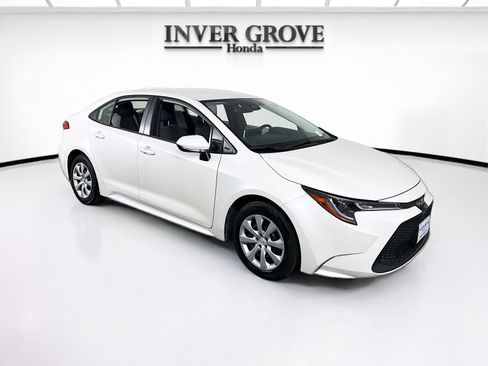 Used 2020 Toyota Corolla LE FWD image 3