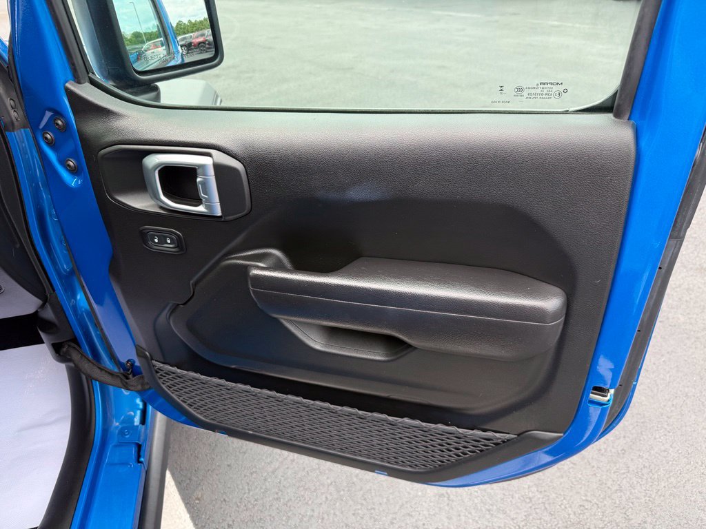 Used 2023 Jeep Wrangler Unlimited w/ Cold Weather Group AWD/4WD image 13