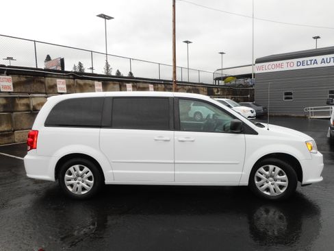 Used 2017 Dodge Grand Caravan SE w/ Power Window Group image 10