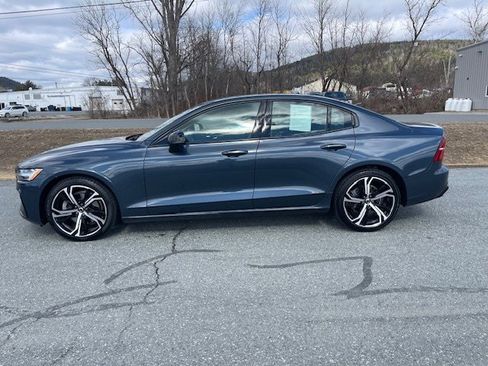 Used 2025 Volvo S60 B5 Core image 3