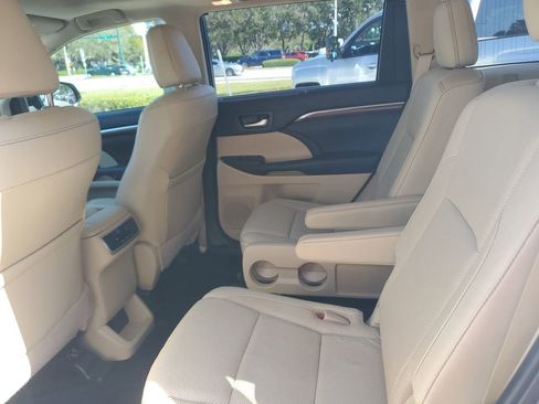 Used 2019 Toyota Highlander Limited image 14