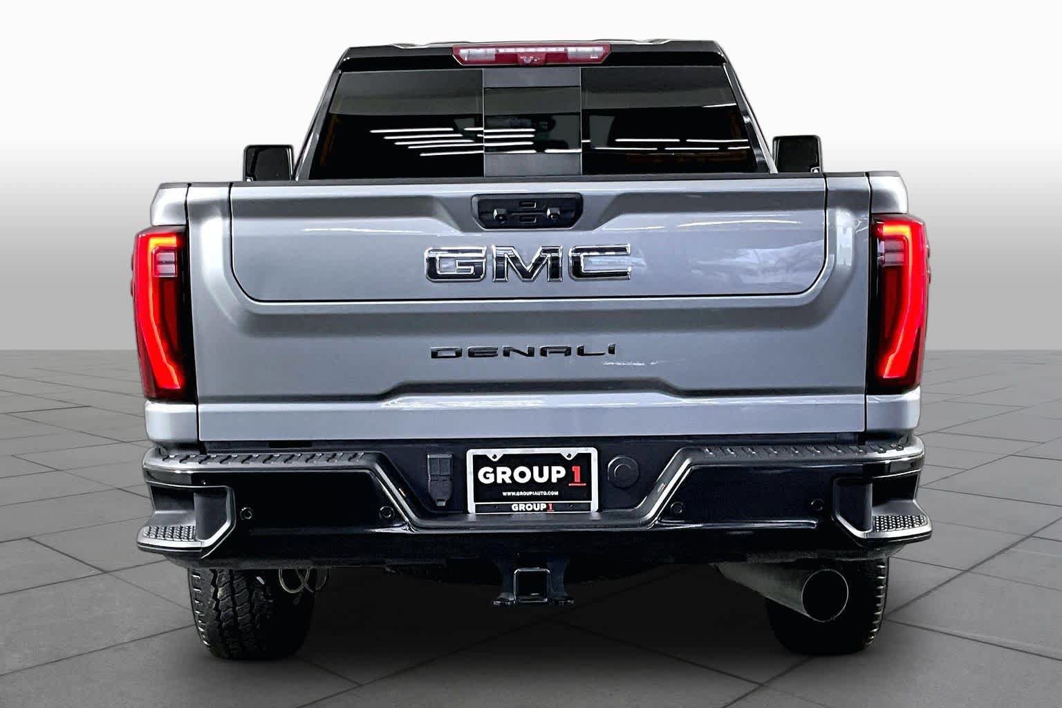 Used 2024 GMC Sierra 2500 Denali Ultimate AWD/4WD image 8
