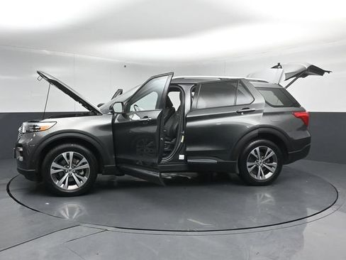 Used 2020 Ford Explorer Platinum w/ Premium Technology Package AWD/4WD image 58