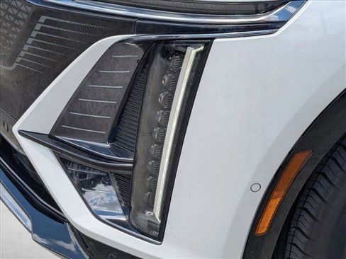 Used 2024 Cadillac Lyriq Sport AWD/4WD image 9