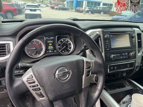 Used 2017 Nissan Titan SV image 7