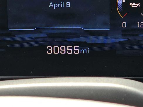 Used 2025 Chevrolet Suburban Z71 image 26