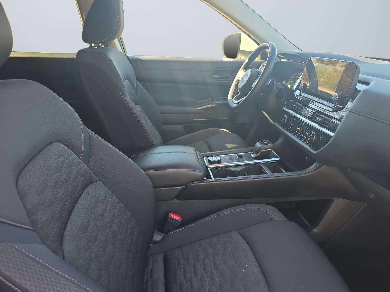 Used 2025 Nissan Pathfinder SV AWD/4WD image 18