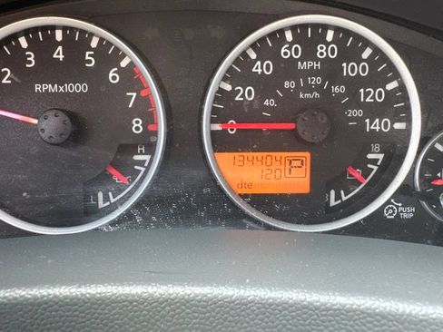 Used 2011 Nissan Frontier SL RWD image 14
