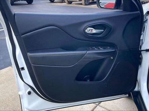 Used 2014 Jeep Cherokee Limited FWD image 23