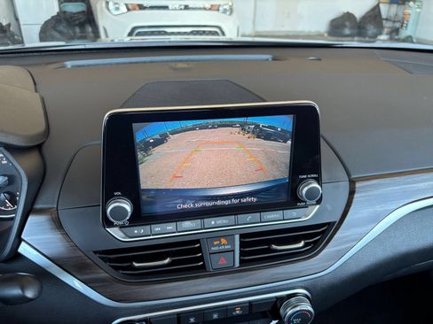 Used 2025 Nissan Altima 2.5 SV FWD image 22