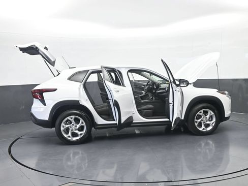 Used 2025 Chevrolet Trax LS w/ LS Convenience Package FWD image 71
