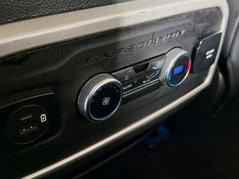Used 2023 Ford Expedition XLT image 30