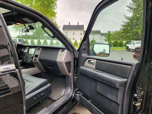 Used 2017 Ford Expedition EL Limited w/ Equipment Group 301A AWD/4WD image 40