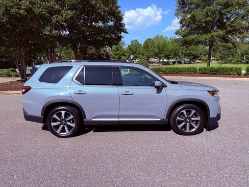 Used 2025 Honda Pilot Touring image 16