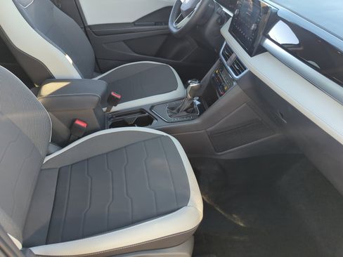 Certified 2025 Volkswagen Taos SE w/ Panoramic Sunroof Package image 18