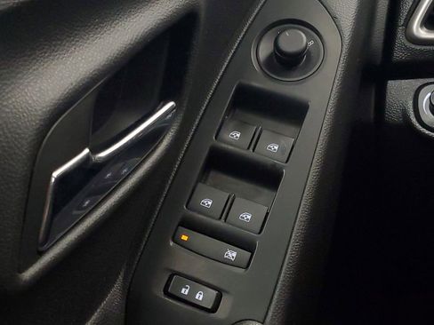 Used 2020 Chevrolet Trax LT w/ LT Convenience Package image 15