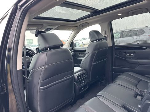 Used 2024 Honda Pilot Touring image 18