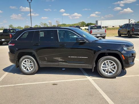 New 2025 Jeep Grand Cherokee Laredo X AWD/4WD image 5