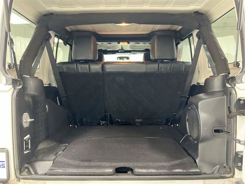 Used 2012 Jeep Wrangler Unlimited Rubicon w/ Connectivity Group image 23