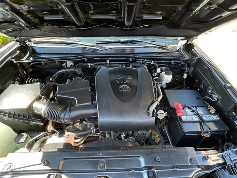 Used 2021 Toyota Tacoma TRD Sport w/ Technology Package AWD/4WD image 32