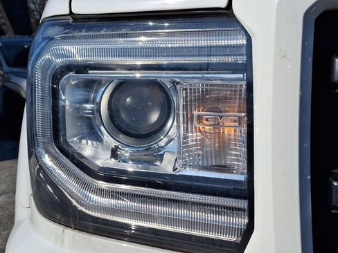 Used 2018 GMC Sierra 1500 SLT w/ All Terrain Package image 9