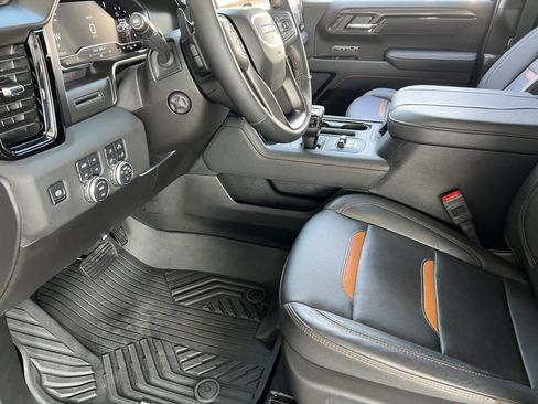 Used 2025 GMC Sierra 1500 AT4 w/ AT4 Premium Package AWD/4WD image 14