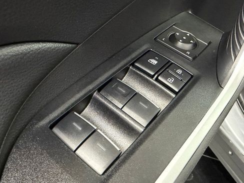 Used 2025 Toyota RAV4 XLE w/ Convenience Package FWD image 21