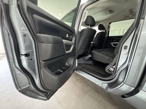 Used 2018 Nissan Titan SV w/ SV Convenience Package AWD/4WD image 16