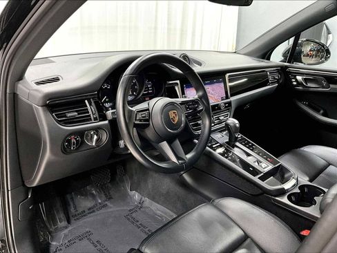 Used 2024 Porsche Macan image 7