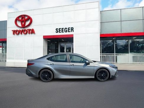 Used 2025 Toyota Camry SE FWD image 2