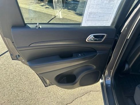 Used 2016 Jeep Grand Cherokee Laredo w/ Quick Order Package 23E AWD/4WD image 11