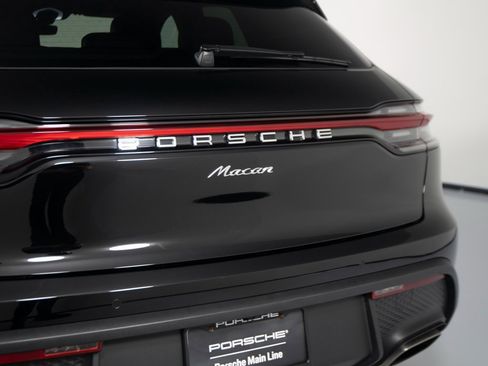Certified 2025 Porsche Macan image 37