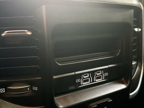 Used 2022 RAM 1500 Big Horn AWD/4WD image 25