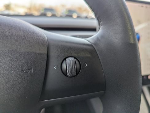 Used 2021 Tesla Model Y Long Range image 18