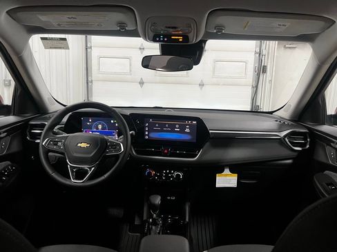 New 2026 Chevrolet TrailBlazer LT w/ LT Cold Weather Package FWD image 32