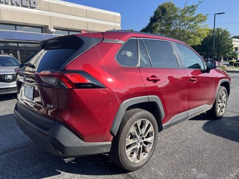 Used 2021 Toyota RAV4 XLE Premium FWD image 5