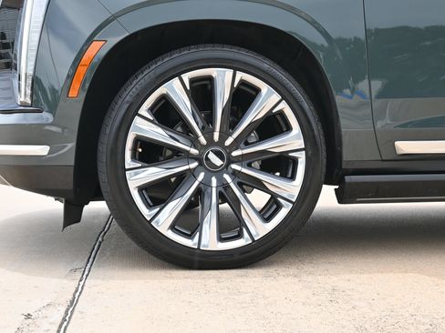 Used 2026 Cadillac Escalade Luxury w/ Touring Package AWD/4WD image 30