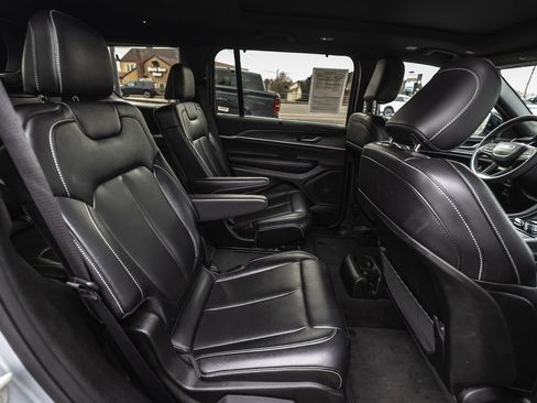 Used 2024 Jeep Grand Cherokee L Limited w/ Luxury Tech Group II image 31