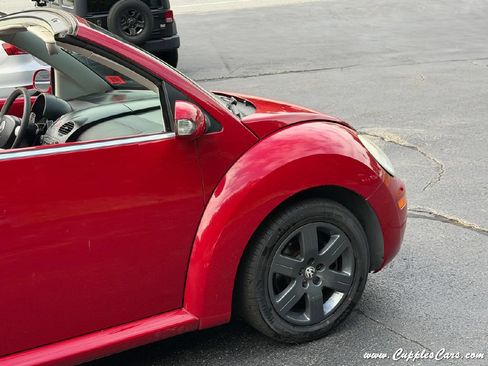 Used 2006 Volkswagen Beetle Convertible w/ Package 1 FWD image 29