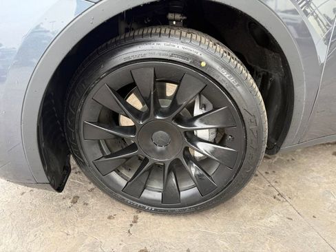 Used 2023 Tesla Model Y Long Range image 5