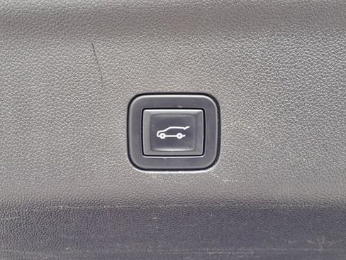 Used 2021 GMC Yukon Denali w/ Denali Ultimate Package AWD/4WD image 9
