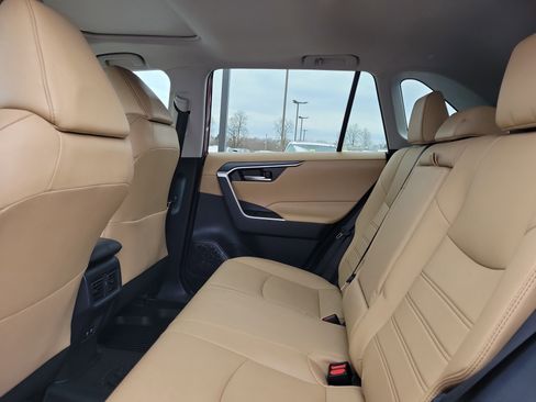 Used 2019 Toyota RAV4 XLE Premium image 11