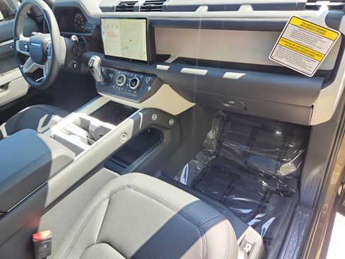 New 2025 Land Rover Defender 110 S image 26