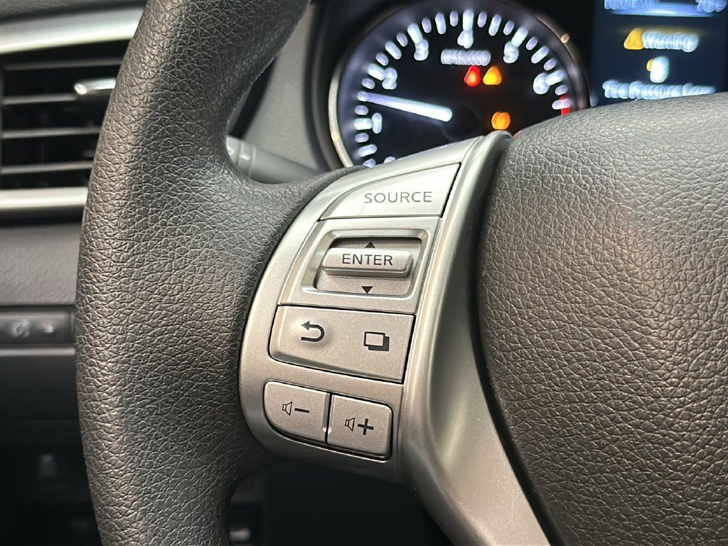 Used 2016 Nissan Rogue S w/ Appearance Package AWD/4WD image 21